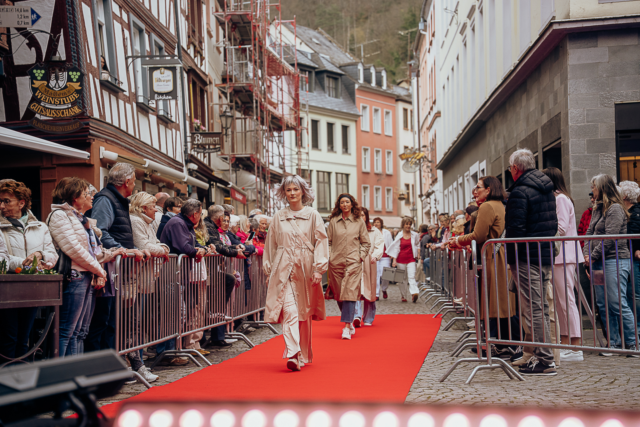 Bernkastel-Kues blĂĽht auf - Highlight Modenschau