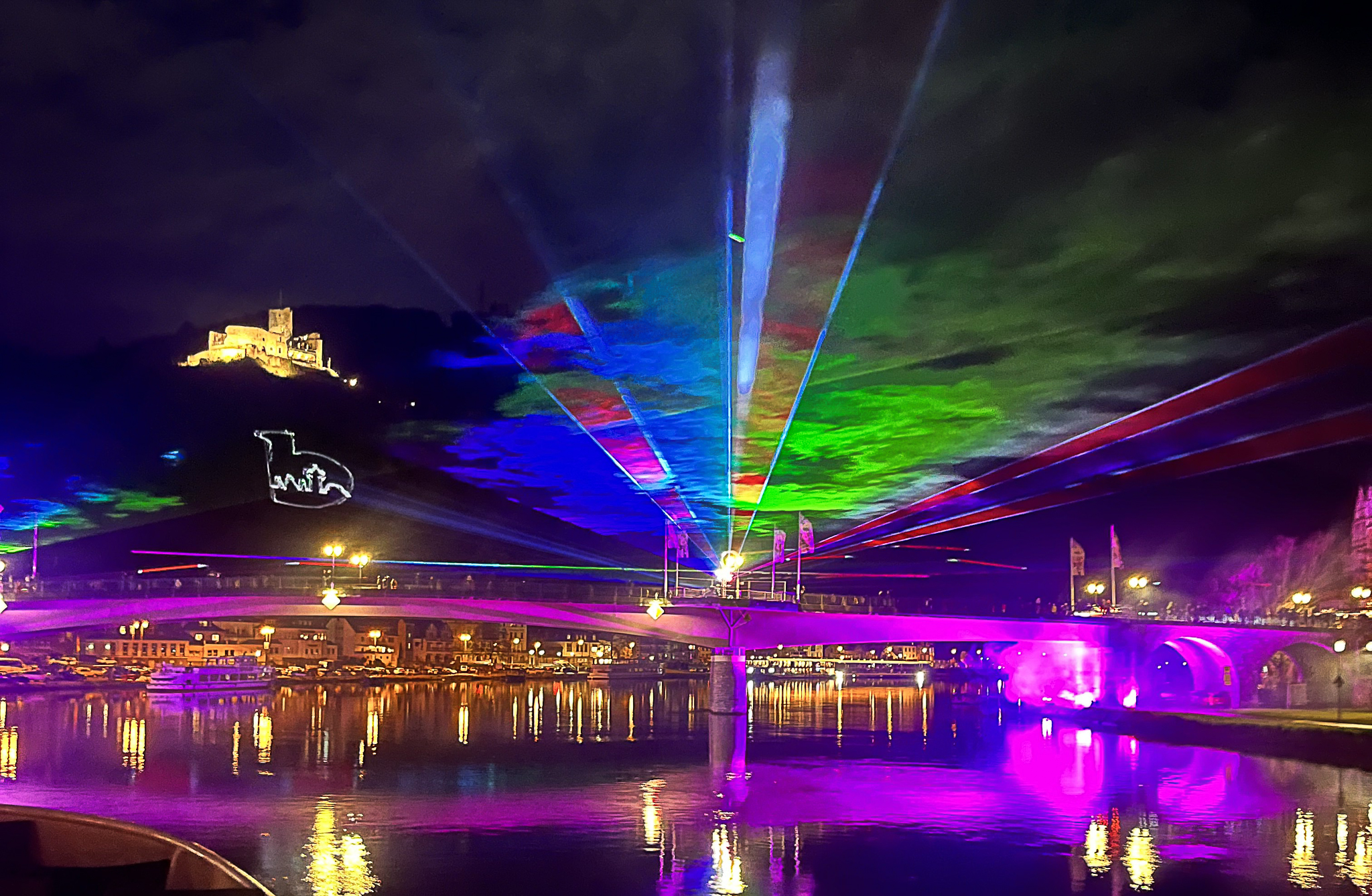 Bernkastel-Kues blĂĽht auf Highlight Licht- und Laserillumination