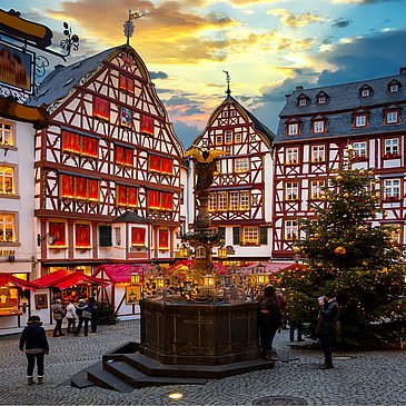 weihnachtlicher Marktplatz