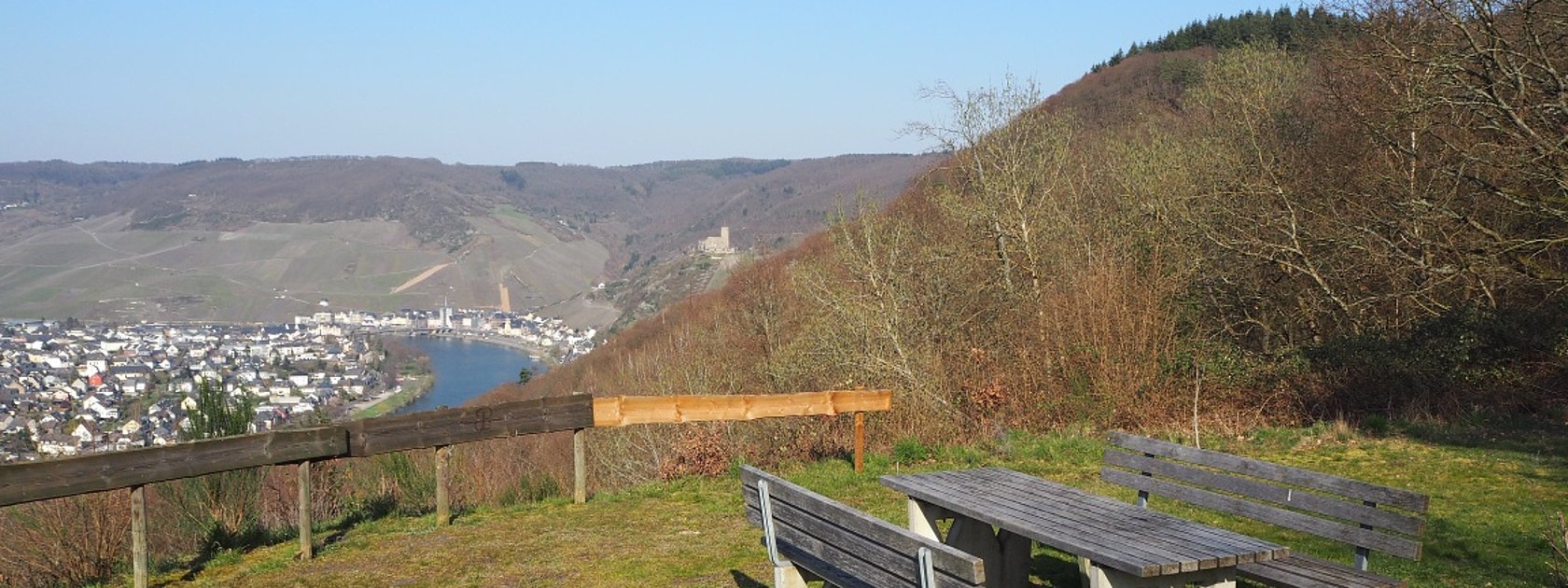 Ausblick von der Andeler Schutzhütte auf Bernkastel-Kues