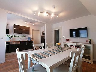 Küche und Wohnzimmer in der Ferienwohnung