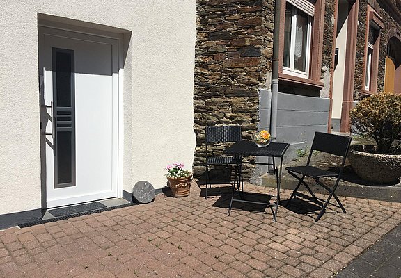 Freisitz vor dem Haus