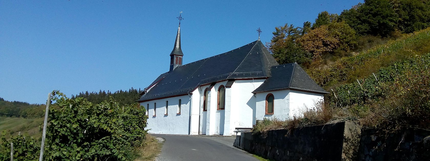 Paulskirche in den Weinbergen von Lieser