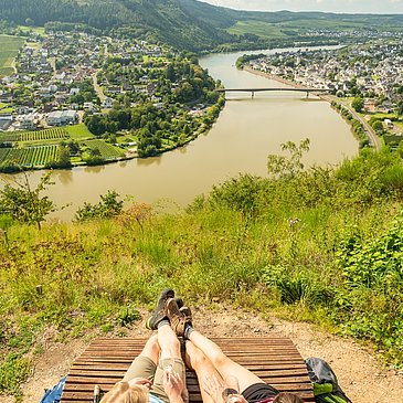 Rast mit Blick auf die Mosel am Huxlayplateau