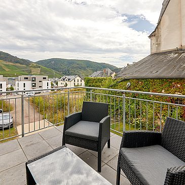 Reisezeit_Terasse mit Aussicht