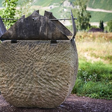 Skulptur entlang der Strecke