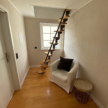 steile Treppe zum Schlafzimmer 3